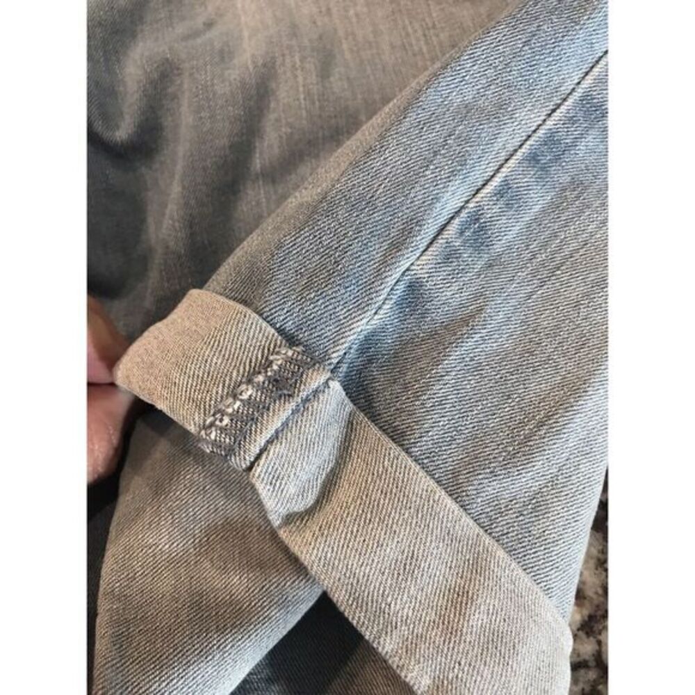 LEVI'S Women's Light Wash Stretch Denim Mid-Rise Cuffed Bermuda Shorts Sz.30 - Picture 4 of 8